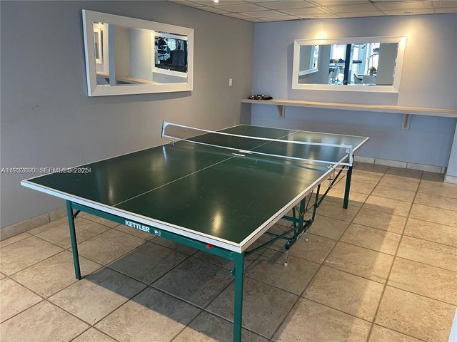 121 Golden Isles Dr 703, Hallandale Beach, FL 33009