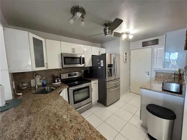 121 Golden Isles Dr 703, Hallandale Beach, FL 33009