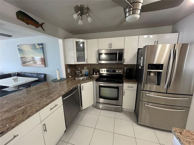 121 Golden Isles Dr 703, Hallandale Beach, FL 33009