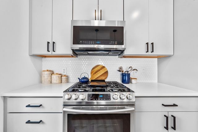 208 Spencer 7, Chelsea, MA 02150