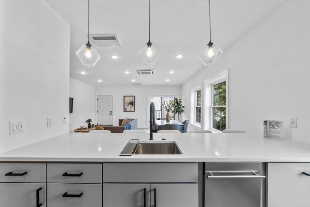 208 Spencer 7, Chelsea, MA 02150