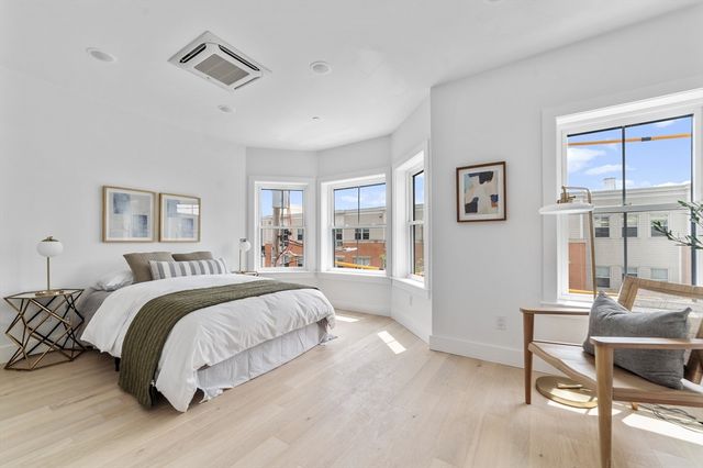 208 Spencer 7, Chelsea, MA 02150