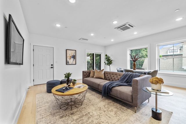208 Spencer 7, Chelsea, MA 02150