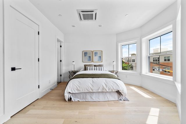 208 Spencer 7, Chelsea, MA 02150