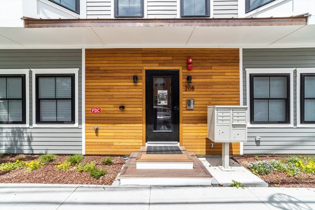 208 Spencer 7, Chelsea, MA 02150