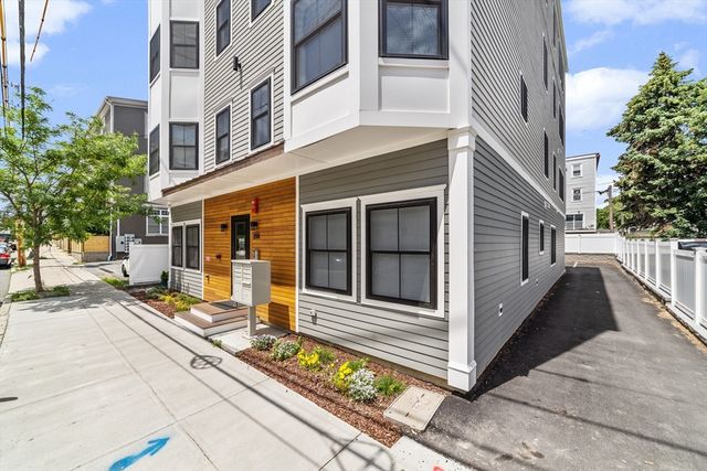 208 Spencer 7, Chelsea, MA 02150