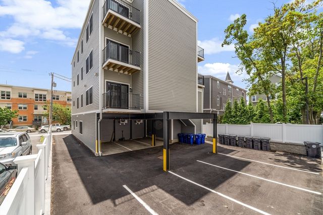 208 Spencer 7, Chelsea, MA 02150