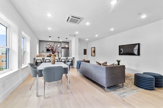 208 Spencer 7, Chelsea, MA 02150