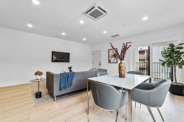 208 Spencer 7, Chelsea, MA 02150