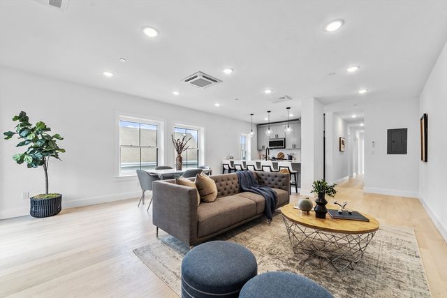 208 Spencer 7, Chelsea, MA 02150