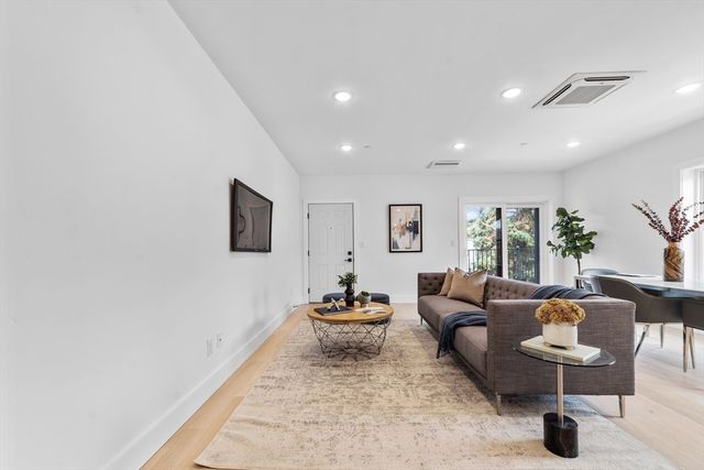 208 Spencer 7, Chelsea, MA 02150