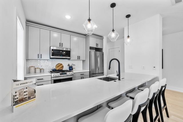 208 Spencer 7, Chelsea, MA 02150