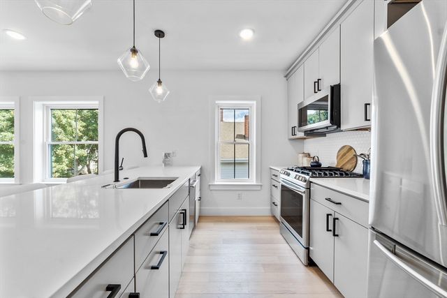 208 Spencer 7, Chelsea, MA 02150