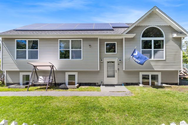 49 Oakdale Avenue, East Patchogue, NY 11772