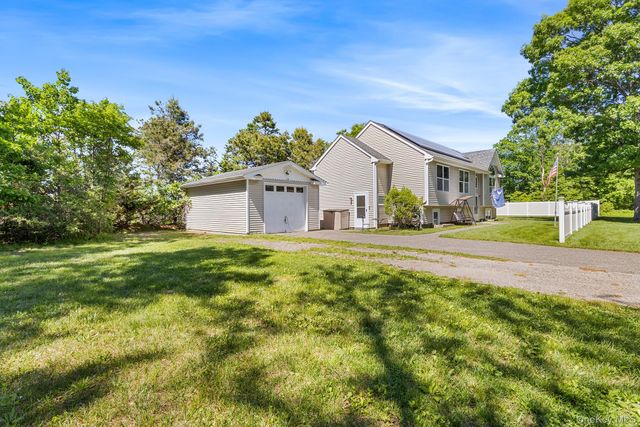 49 Oakdale Avenue, East Patchogue, NY 11772
