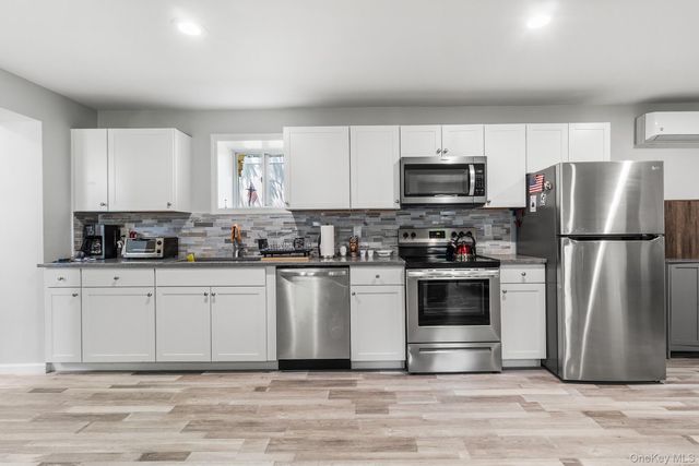 49 Oakdale Avenue, East Patchogue, NY 11772