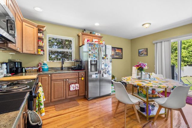 49 Oakdale Avenue, East Patchogue, NY 11772
