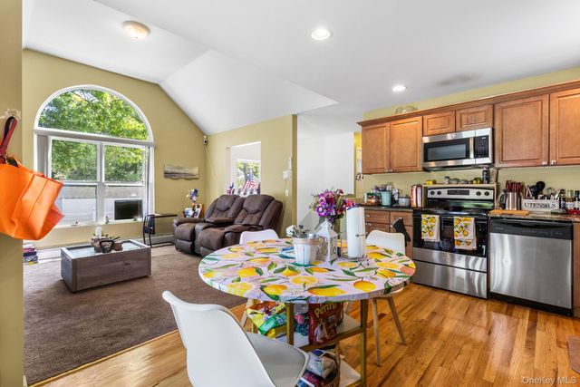 49 Oakdale Avenue, East Patchogue, NY 11772