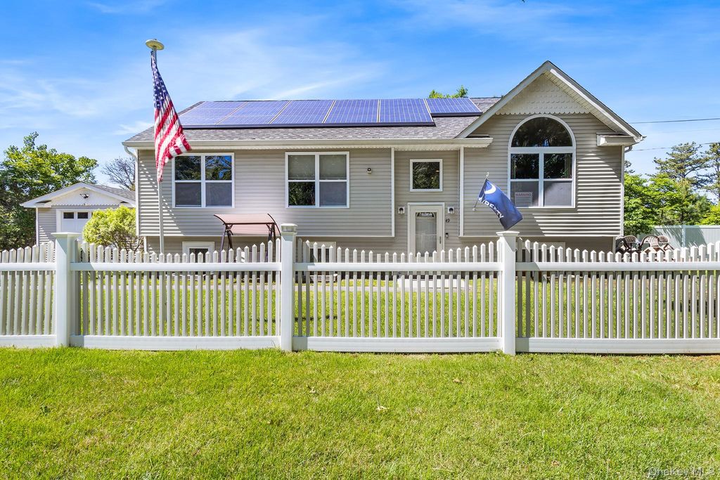 49 Oakdale Avenue, East Patchogue, NY 11772