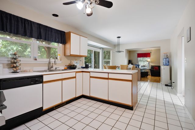 8566 Cedar Street, Fox Lake, IL 60020