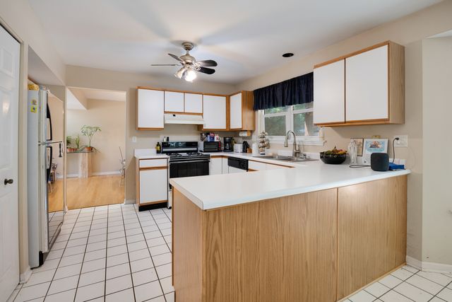 8566 Cedar Street, Fox Lake, IL 60020