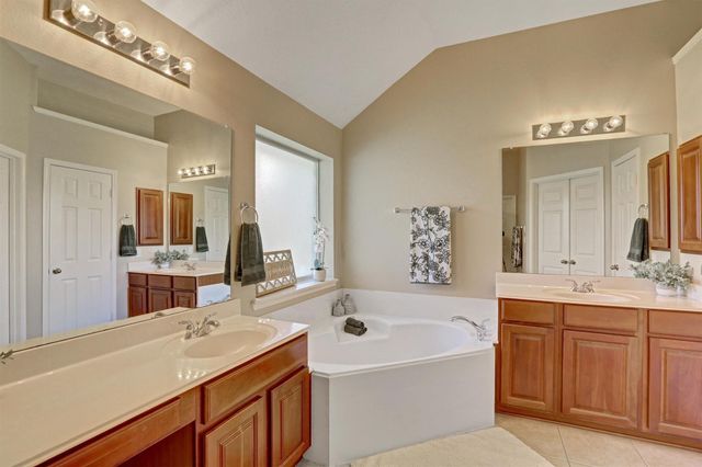 2911 Amber Hill Trail, Pearland, TX 77581
