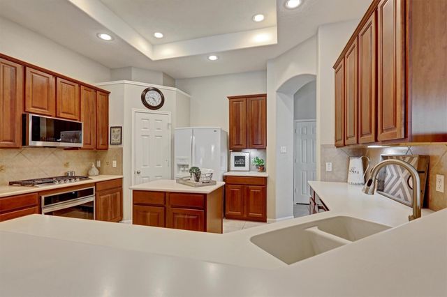 2911 Amber Hill Trail, Pearland, TX 77581