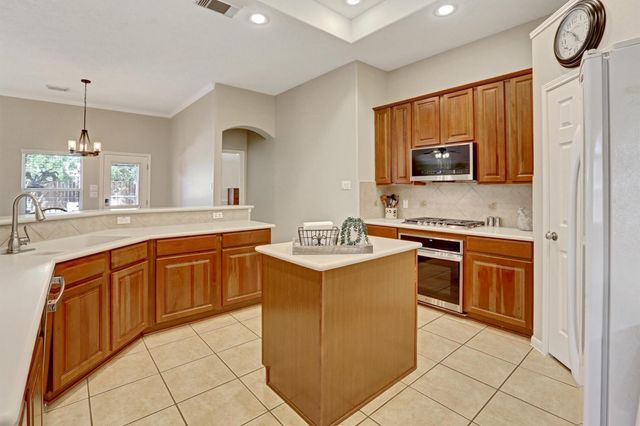 2911 Amber Hill Trail, Pearland, TX 77581