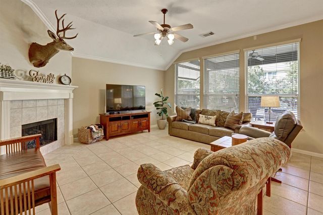 2911 Amber Hill Trail, Pearland, TX 77581