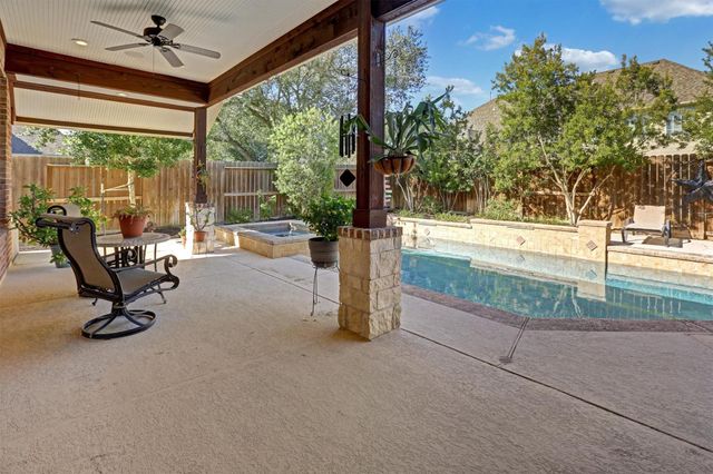 2911 Amber Hill Trail, Pearland, TX 77581