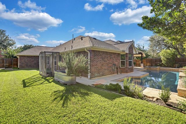 2911 Amber Hill Trail, Pearland, TX 77581