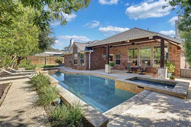 2911 Amber Hill Trail, Pearland, TX 77581