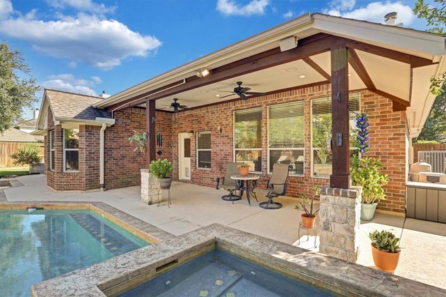 2911 Amber Hill Trail, Pearland, TX 77581
