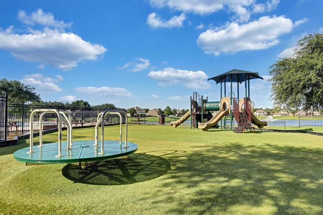 2911 Amber Hill Trail, Pearland, TX 77581