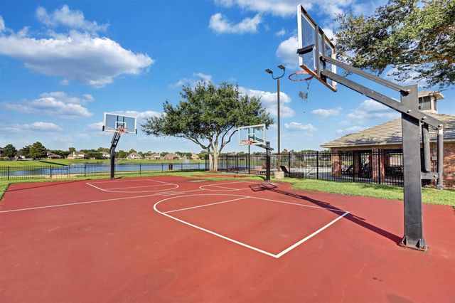 2911 Amber Hill Trail, Pearland, TX 77581