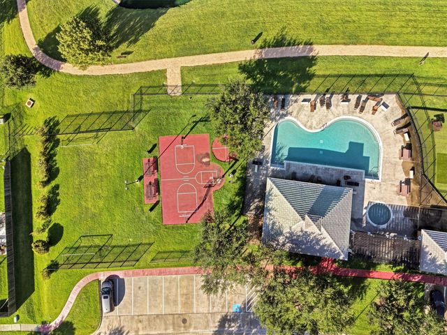 2911 Amber Hill Trail, Pearland, TX 77581