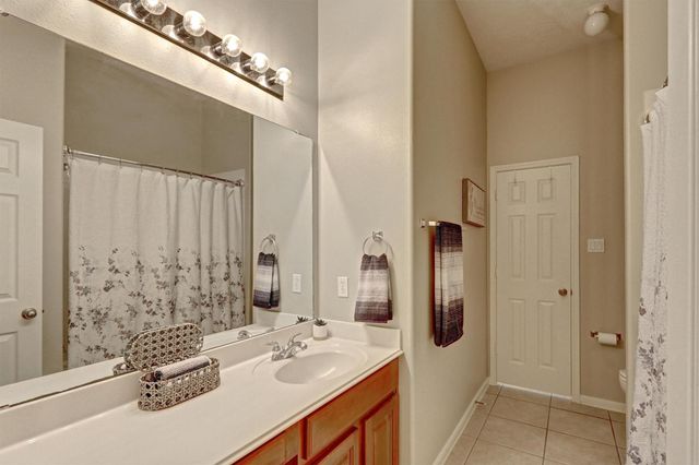 2911 Amber Hill Trail, Pearland, TX 77581