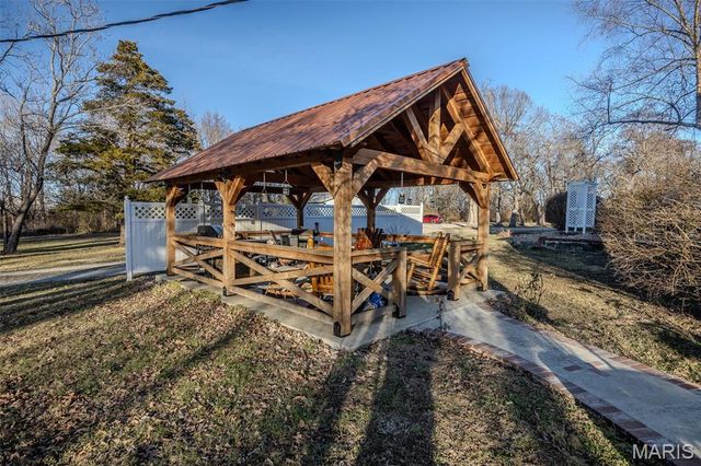 2001 Beck Lane, Lebanon, MO 65536