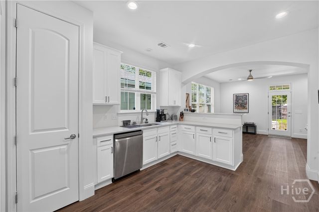 706 W 44th Street, Savannah, GA 31405