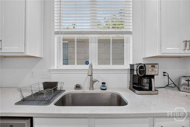 706 W 44th Street, Savannah, GA 31405