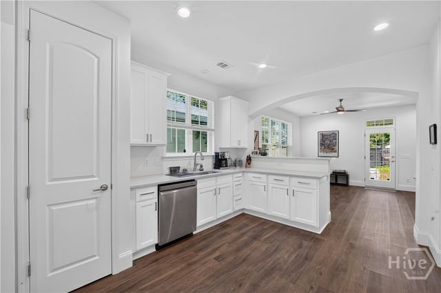 706 W 44th Street, Savannah, GA 31405