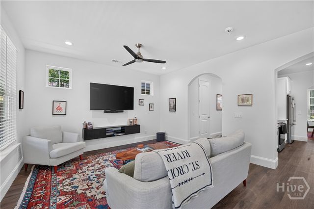 706 W 44th Street, Savannah, GA 31405