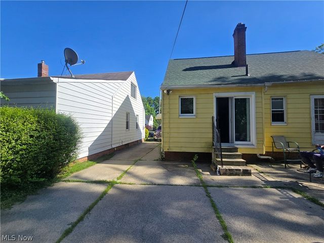 19403 Ridgewood Avenue, Warrensville Heights, OH 44122