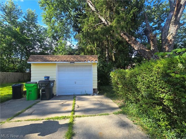 19403 Ridgewood Avenue, Warrensville Heights, OH 44122