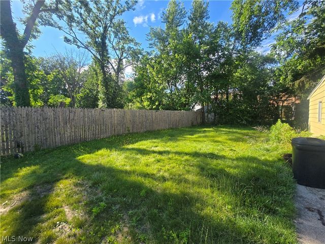 19403 Ridgewood Avenue, Warrensville Heights, OH 44122