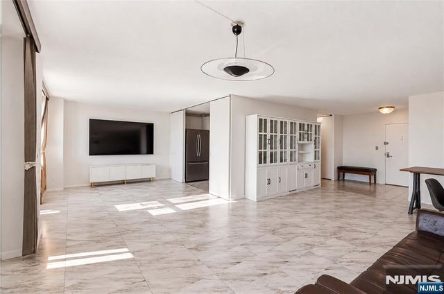 2150 Center Avenue 16A, Fort Lee, NJ 07024