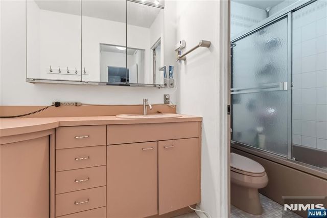 2150 Center Avenue 16A, Fort Lee, NJ 07024