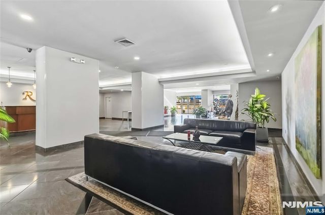 2150 Center Avenue 16A, Fort Lee, NJ 07024