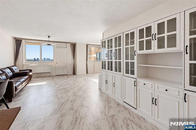 2150 Center Avenue 16A, Fort Lee, NJ 07024