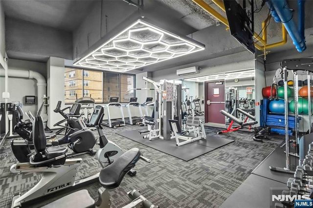 2150 Center Avenue 16A, Fort Lee, NJ 07024